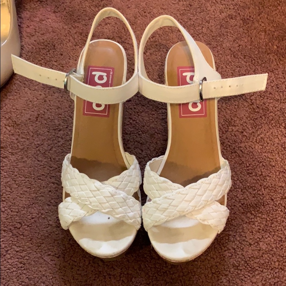 White wedges